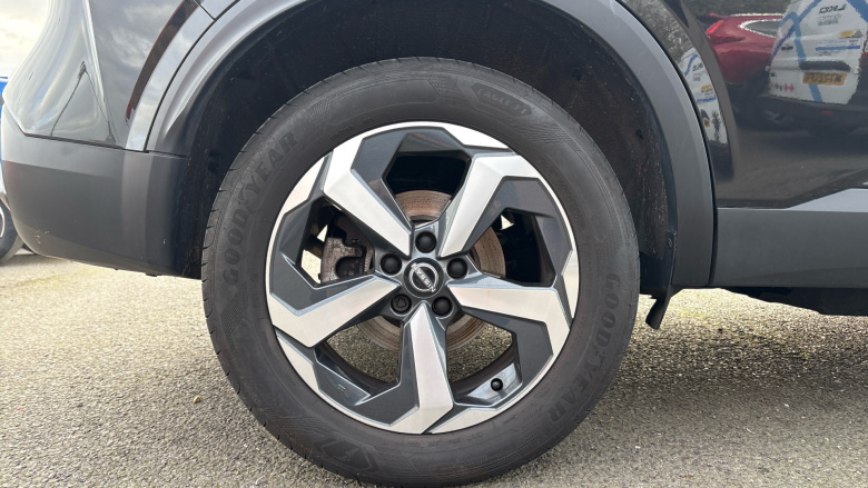 Nissan Qashqai 1.3 DiG-T MH N-Connecta 5dr Petrol Hatchback